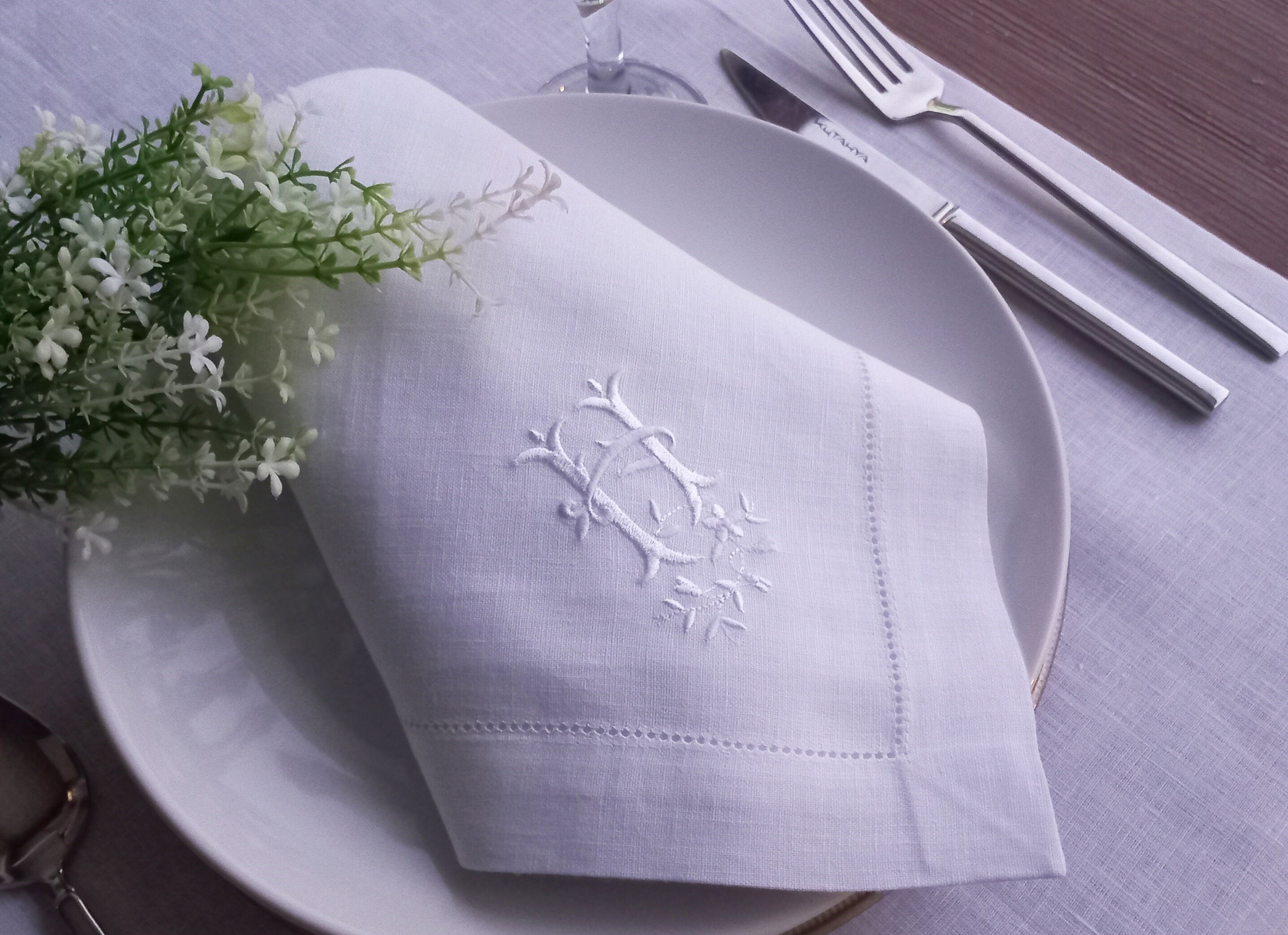 White Monogrammed Wedding Napkin, Custom Linen Napkin, Personalized Linen Napkin, Hemstitched Linen Napkin, Custom Napkin Housewarming Gift