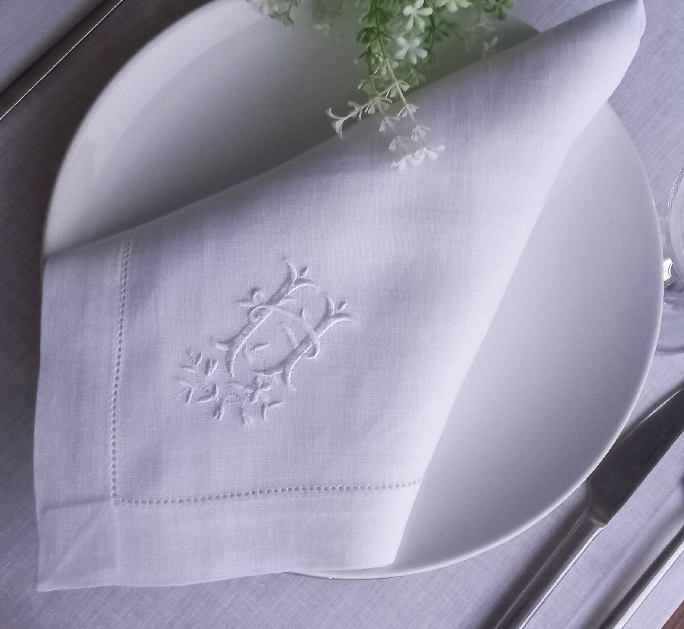 White Monogrammed Wedding Napkin, Custom Linen Napkin, Personalized Linen Napkin, Hemstitched Linen Napkin, Custom Napkin Housewarming Gift