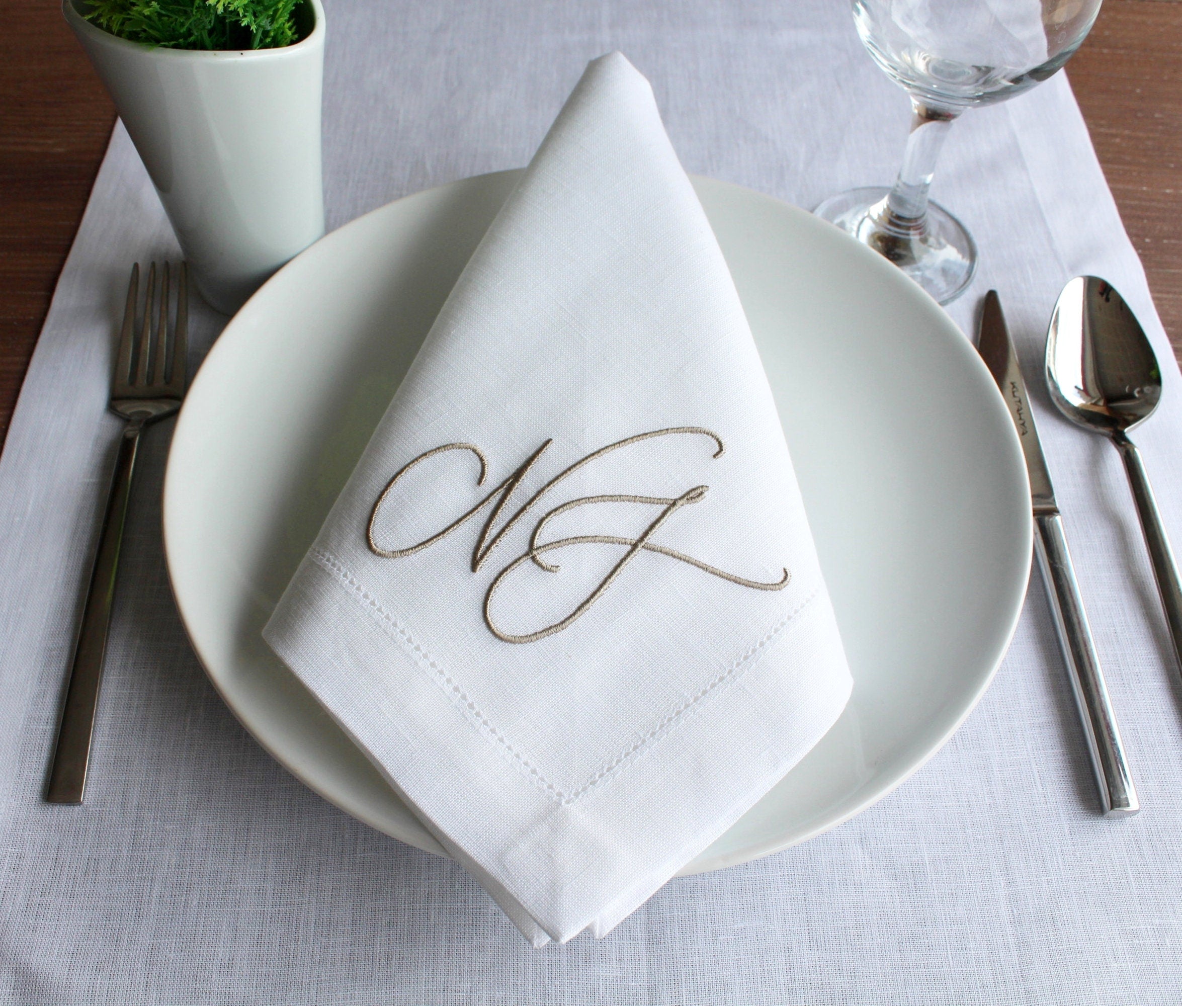 Custom Logo Embroidered Luxury Linen Napkin, Personal Logo Embroidered Linen Napkin, Company Emblem Embroidered Napkin for Company Dinner
