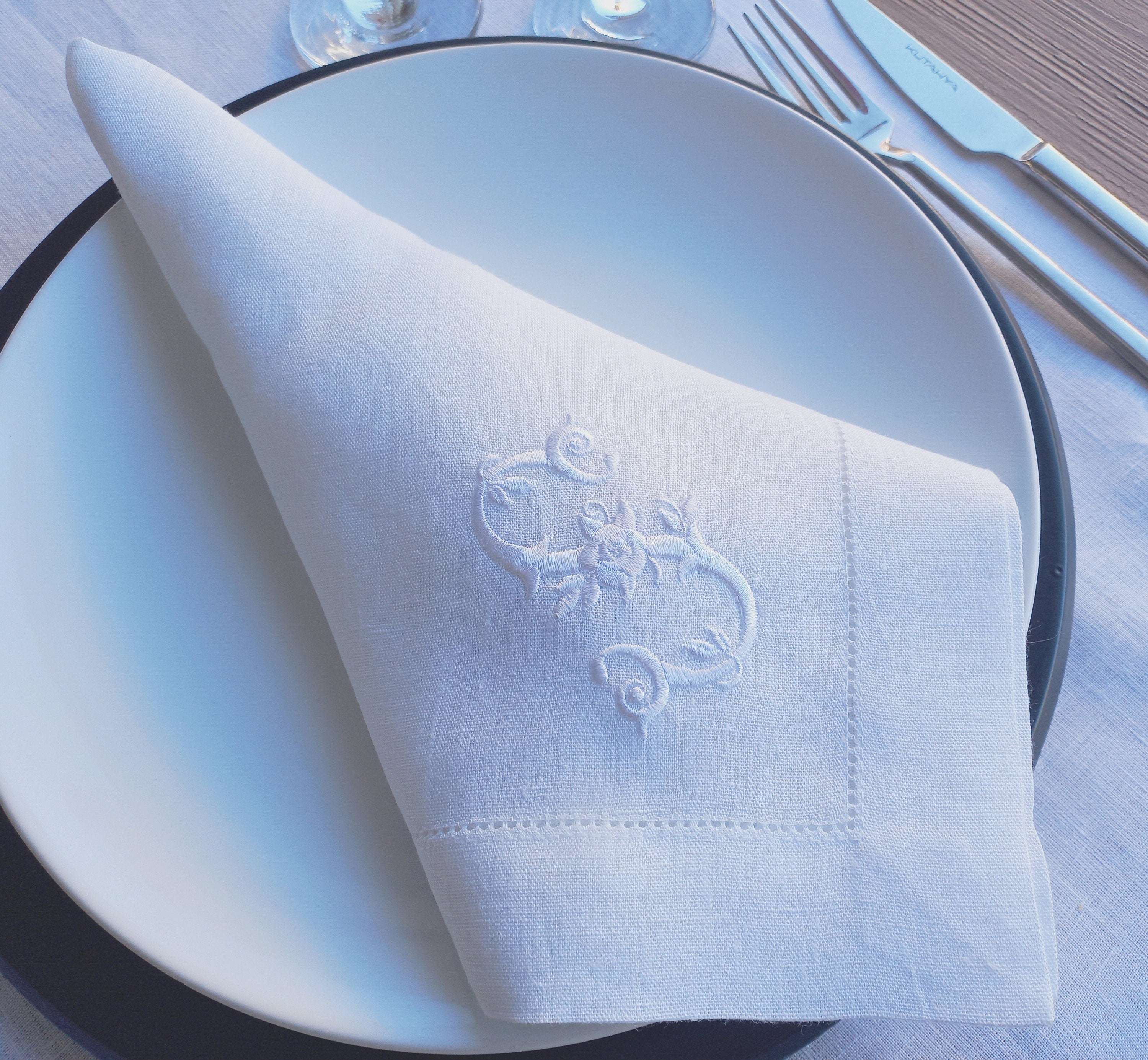 Initial Embroidered Linen Napkin, Custom Linen Napkin, Personalized Linen Napkin, Hemstitched Linen Napkin, Custom Napkin for Wedding Gift