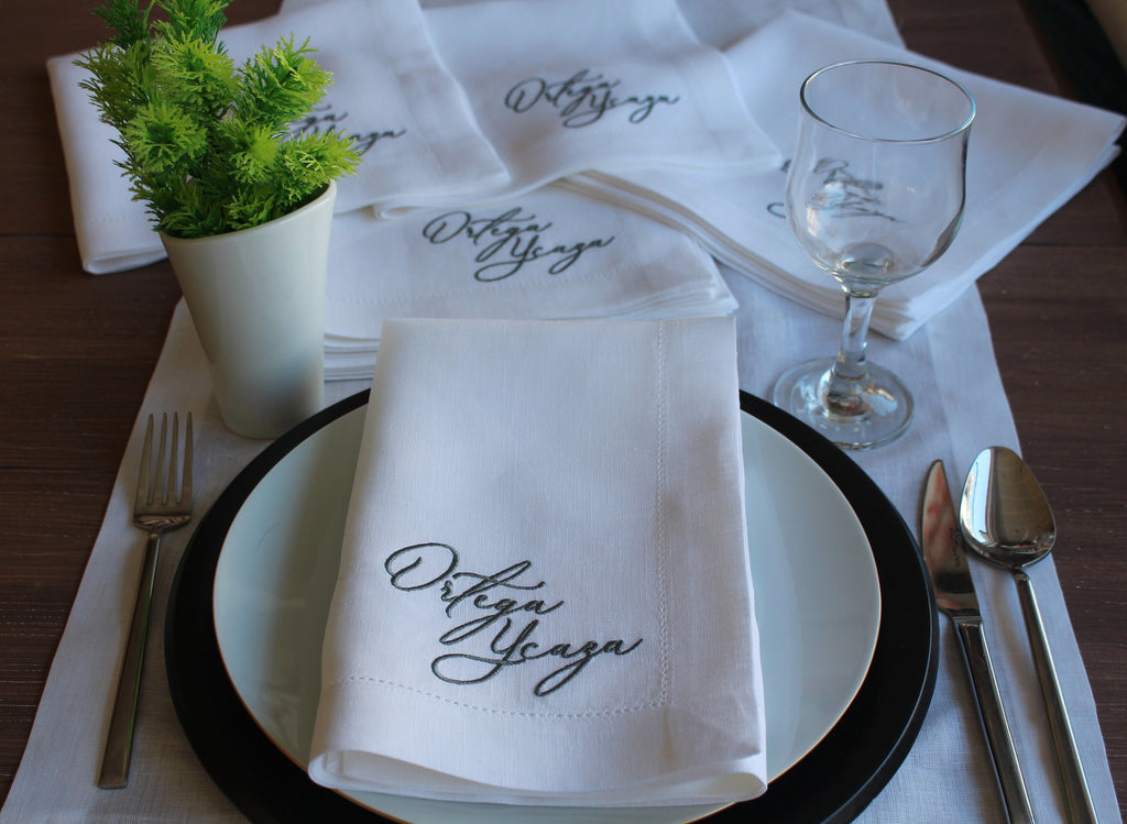 Name Embroidered Linen Napkin, Customized Linen Napkin, Family Embroidered Linen Dinner Napkin,  Wedding Gift, Personalized Dinner Napkin
